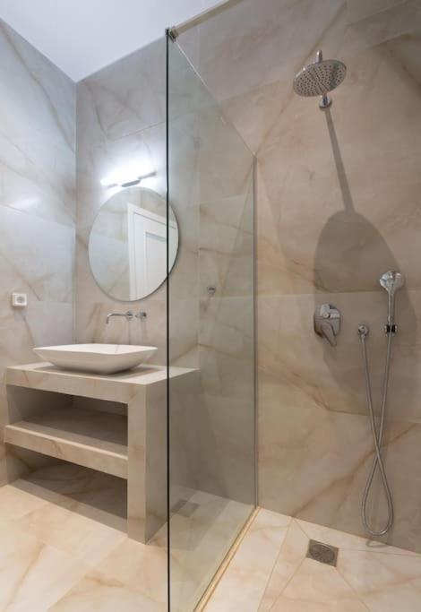 Modern Apartment In Ipitou, Plaka アテネ エクステリア 写真